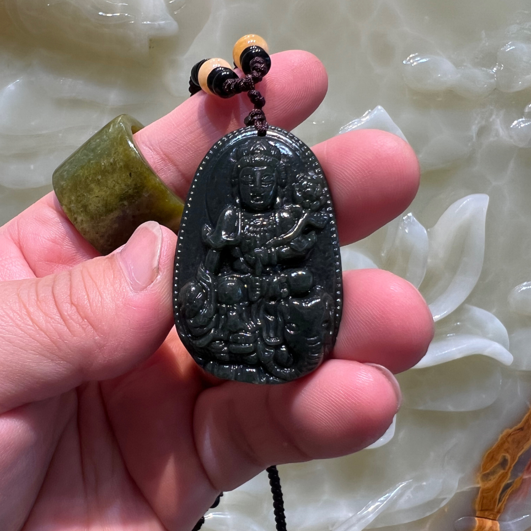 Mặt dây chuyền: Phổ Hiền Bồ Tát  chất liệu ngọc bích