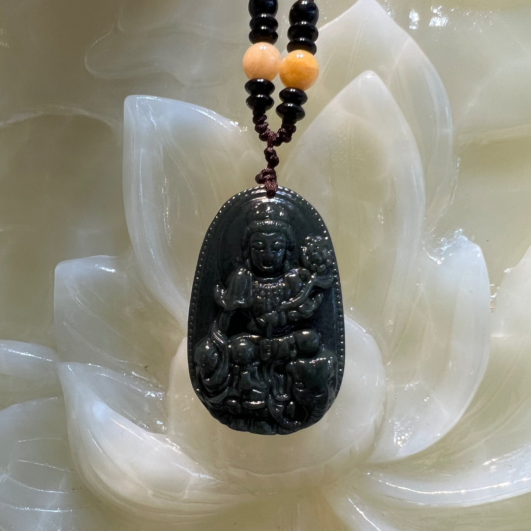 Mặt dây chuyền: Phổ Hiền Bồ Tát  chất liệu ngọc bích