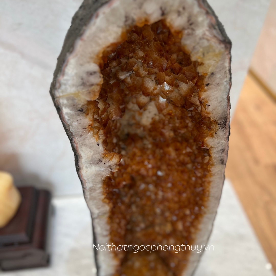 Động thạch anh vàng tự nhiên