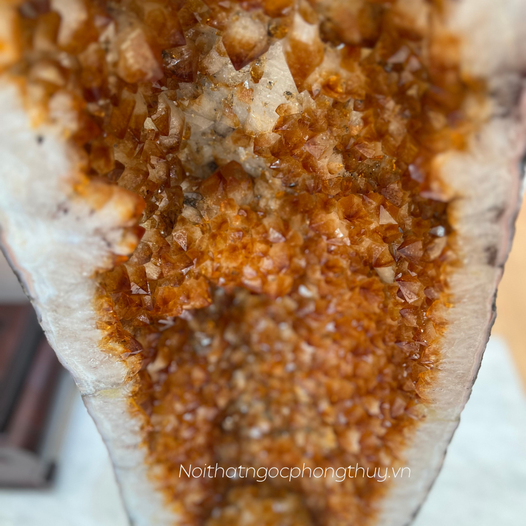 Động thạch anh vàng tự nhiên