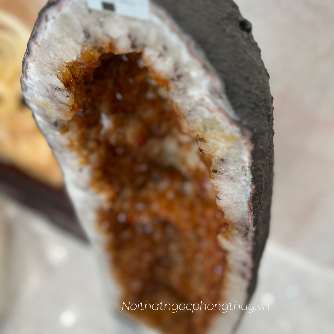 Động thạch anh vàng tự nhiên