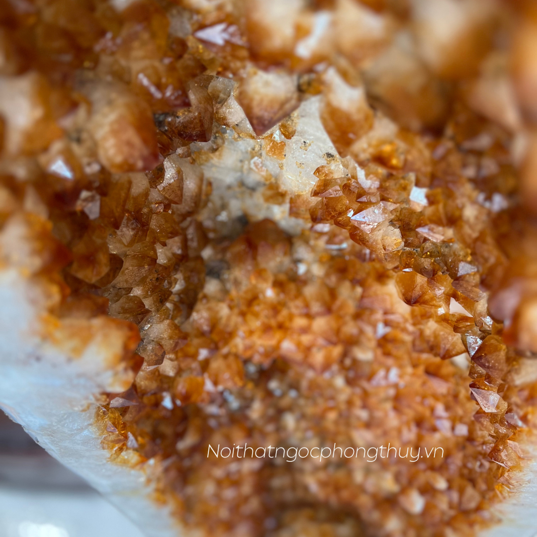 Động thạch anh vàng tự nhiên