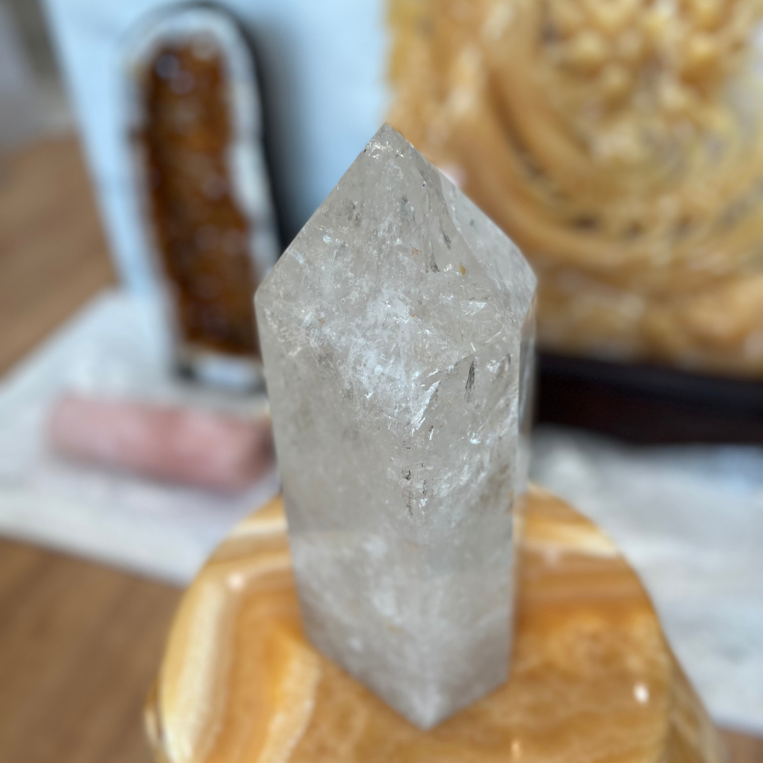 Trụ thạch anh trắng tự nhiên