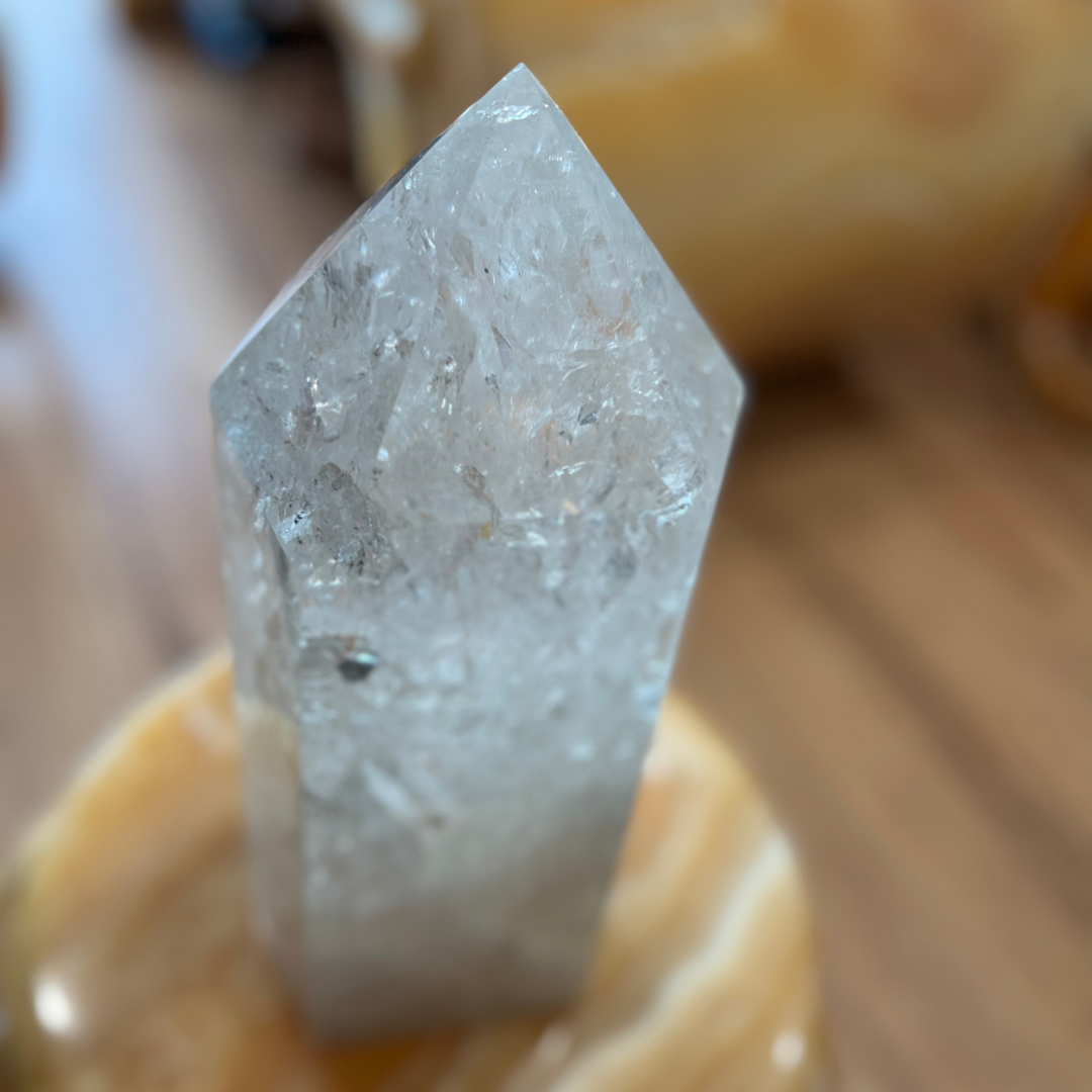 Trụ thạch anh trắng tự nhiên