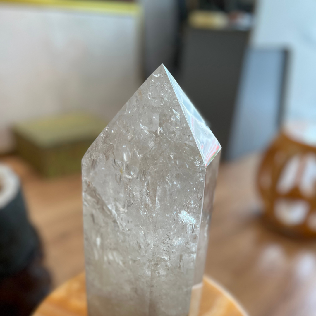 Trụ thạch anh trắng tự nhiên