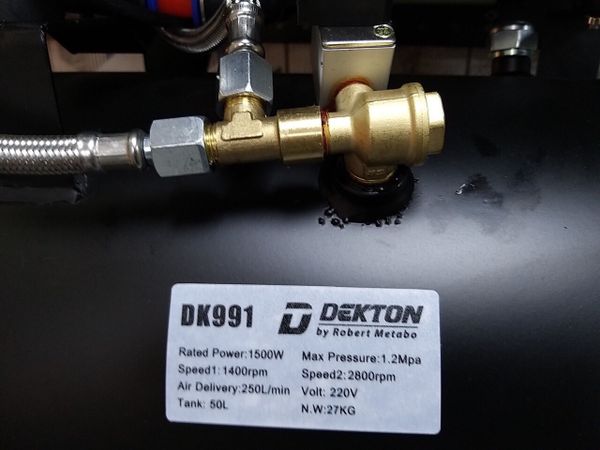 Máy nén khí không dầu DEKTON DK-991