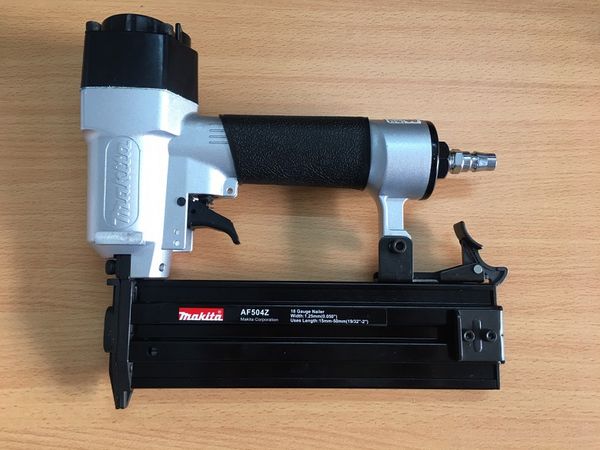Máy bắn đinh thẳng Makita AF504Z