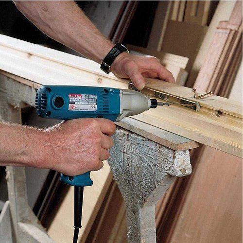Máy bắt vít Makita 6951