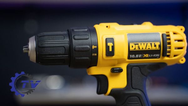 Máy khoan vặn vít dùng pin Dewalt DCD716C2K-B1