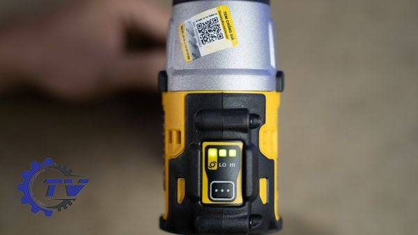 Máy siết bu lông dùng pin Dewalt DCF902D2-KR