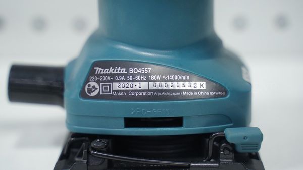 Máy chà nhám rung Makita BO4557