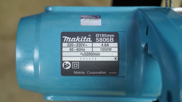 Máy cưa đĩa Makita 5806B