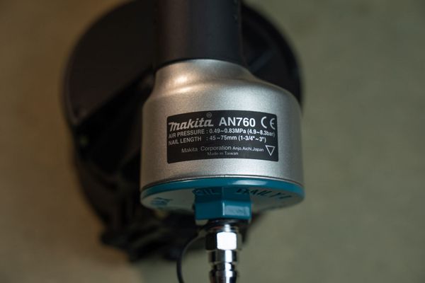 Máy bắn đinh cuộn Pallet Makita AN760