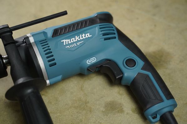 Máy khoan động lực Makita M8104B