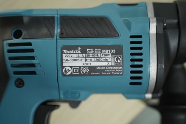 Máy khoan búa 26 phụ kiện Makita M8103KX2B