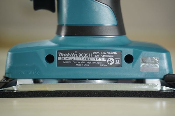 Máy chà nhám rung Makita 9035H