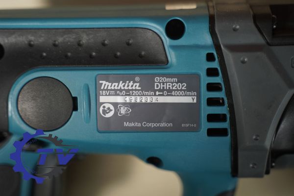 Máy khoan đục dùng pin Makita DHR202Z