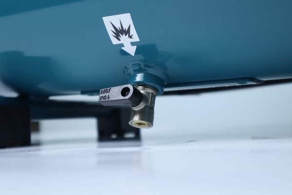 Máy nén khí dùng pin Makita 40VMAX AC001GZ (Chưa pin, sạc)