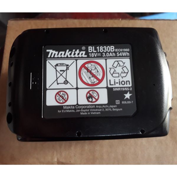 Pin 18V 3.0A.h Makita BL1830B (197599-5)