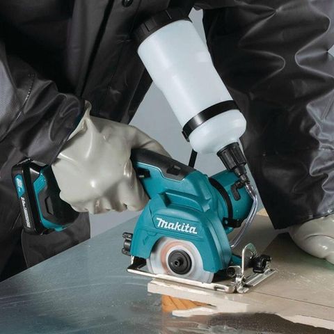 Máy cắt chạy pin Makita CC300DWE