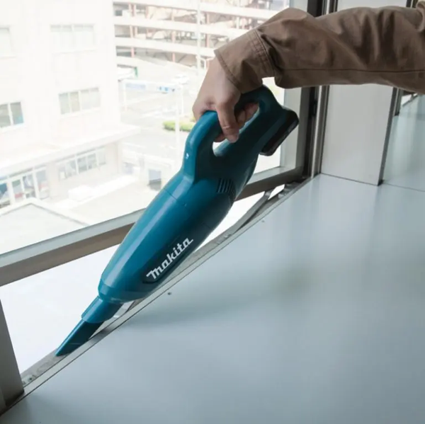 Máy hút bụi dùng pin 12v Makita CL106FDWY