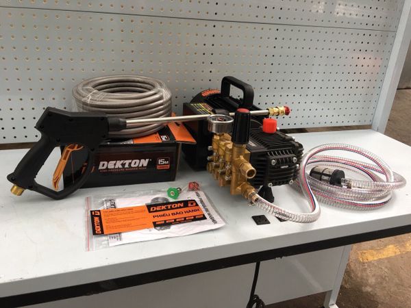 Máy xịt rửa xe Dekton DKT-2000S