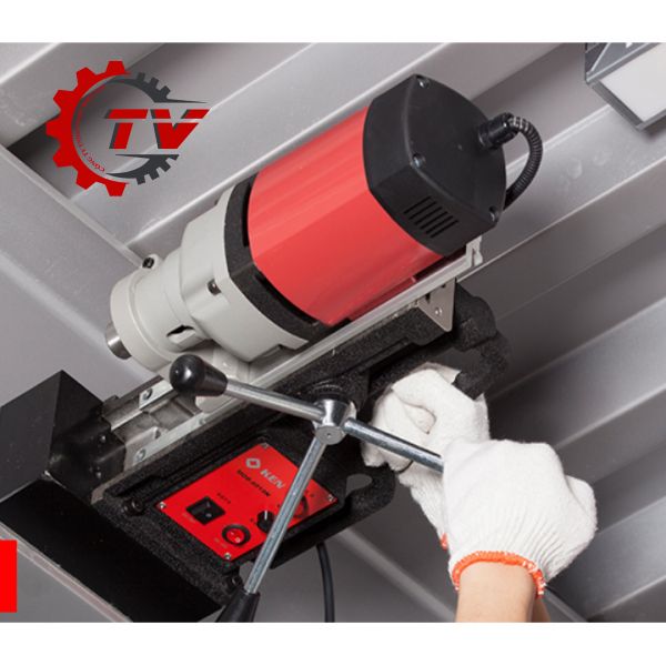 Máy khoan từ 2000w Ken 6049N