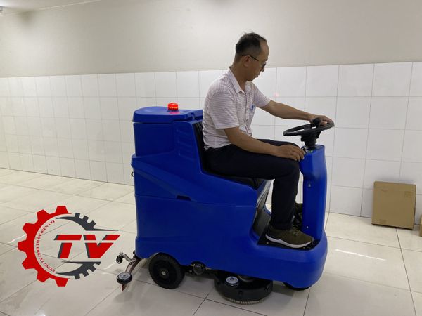 Máy chà sàn ngồi lái HiClean HC1350