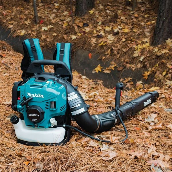 Máy thổi lá đeo vai Makita EB5300TH