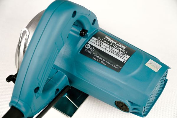 Máy cắt đá Makita 4100NH3