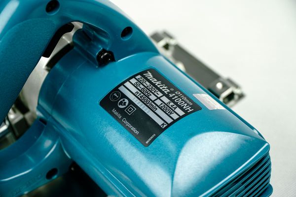 Máy cắt đá Makita 4100NH