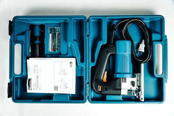 Máy cưa lọng Makita 4304