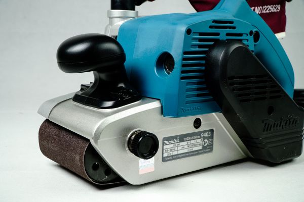 Máy chà nhám băng Makita 9403