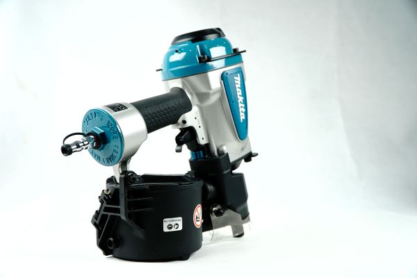 Máy bắn đinh cuộn Pallet Makita AN760