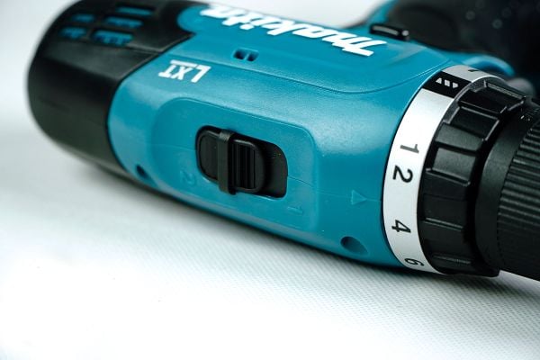 Máy khoan vặn vít dùng pin Makita DDF453SFX7