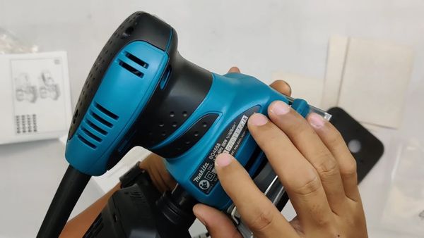 Máy chà nhám rung Makita BO4558