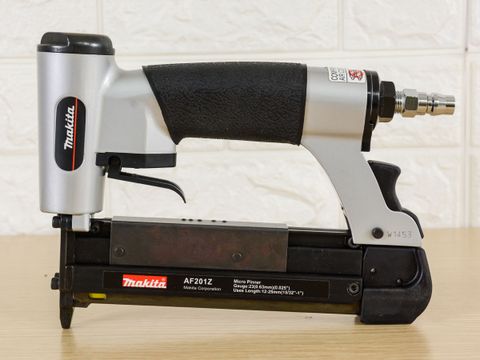 Máy bắn đinh Makita AF201Z