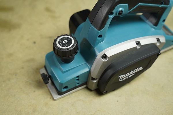 Máy bào bàn Makita M1100B