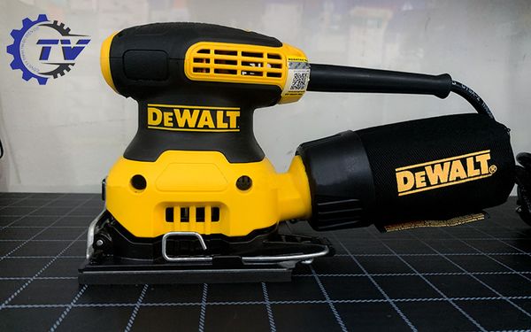 Máy Chà Nhám Dewalt DWE6411-B1
