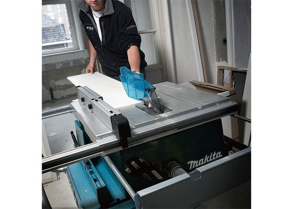 Máy cưa bàn 255mm Makita 2704