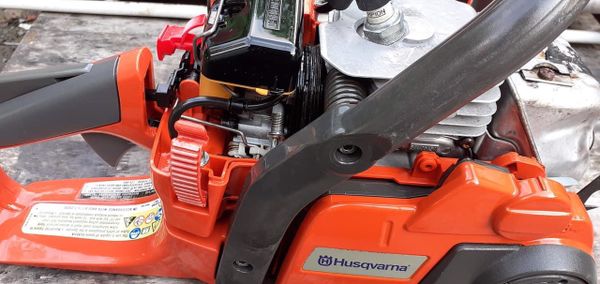 Máy Cưa Xích Chạy Xăng Nội Địa