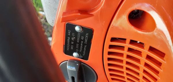 Máy Cưa Xích Chạy Xăng Nội Địa