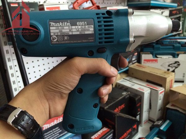 Máy bắt vít Makita 6951