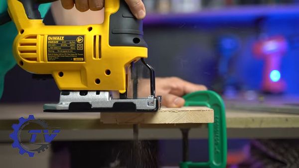 Máy cưa lọng Dewalt DWE349-B1