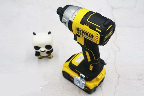 Máy siết bu lông dùng pin Dewalt DCF886M2-KR