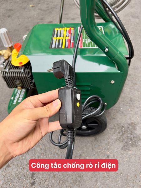 Máy Rửa Xe Công Nghiệp Dekton DK-HPW2500