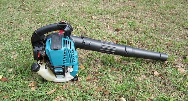 Máy thổi dùng xăng Makita BHX2500