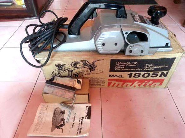 Máy bào chạy điện Makita 1805N