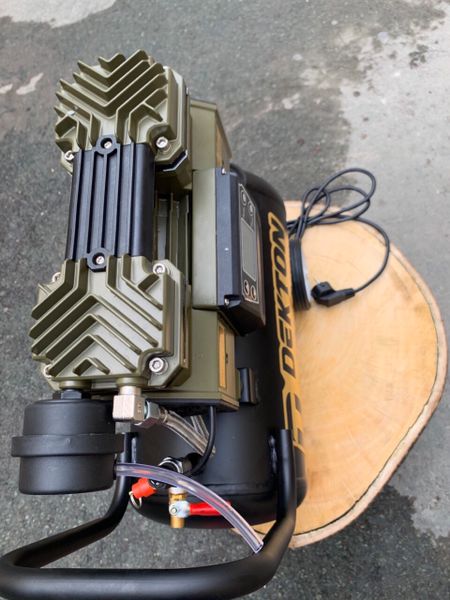 Máy nén khí không dầu DEKTON DK-662