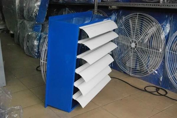 Quạt Thông Gió Vuông Lá Chớp Che Mưa 300x300